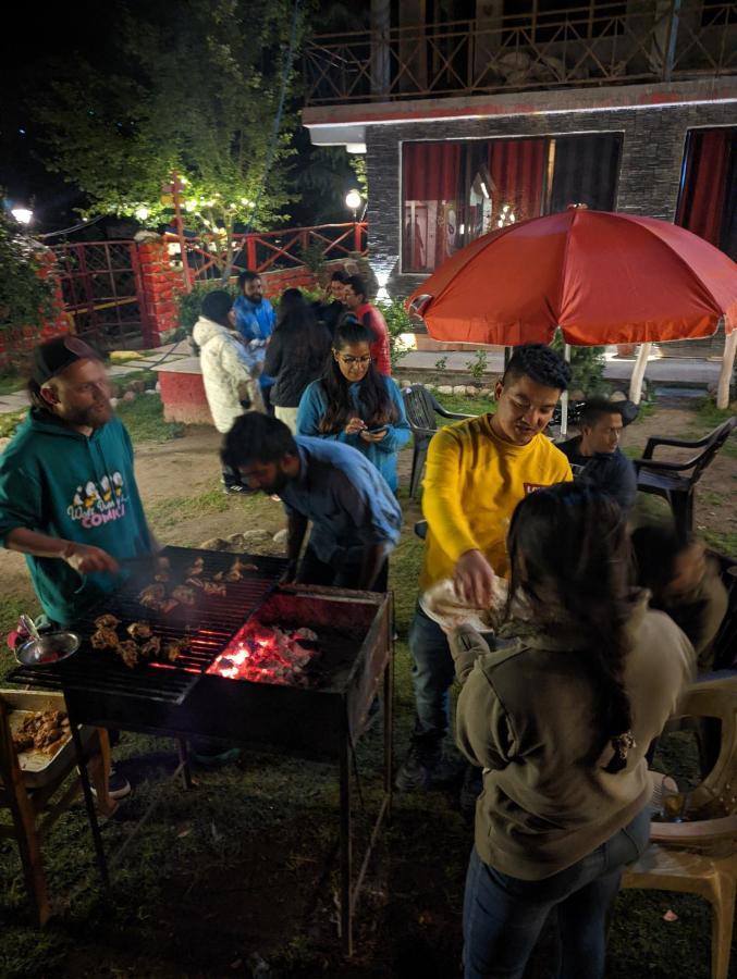 Red House Cafe And Inn Manali  Exterior photo
