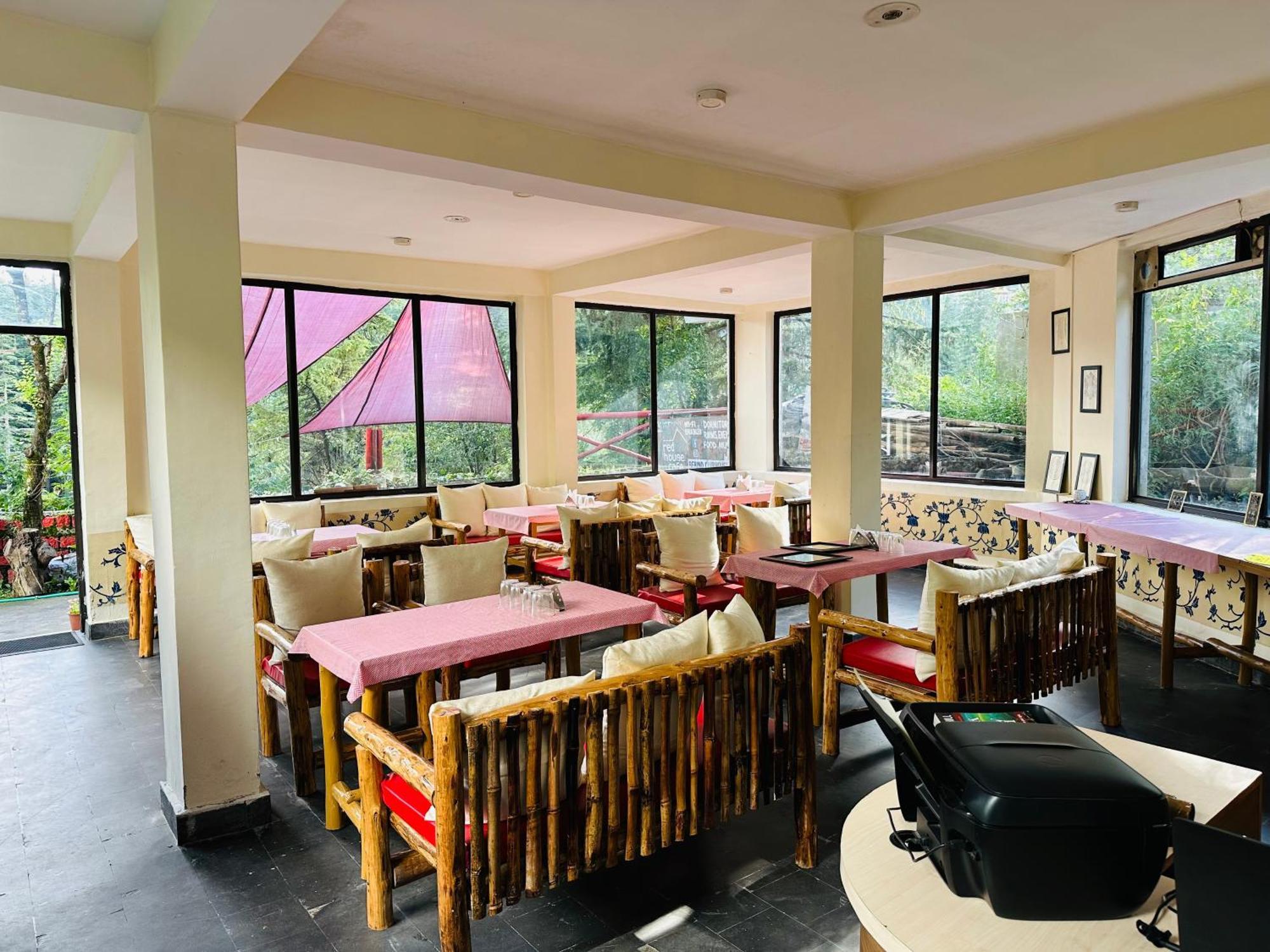 Red House Cafe And Inn Manali  Exterior photo