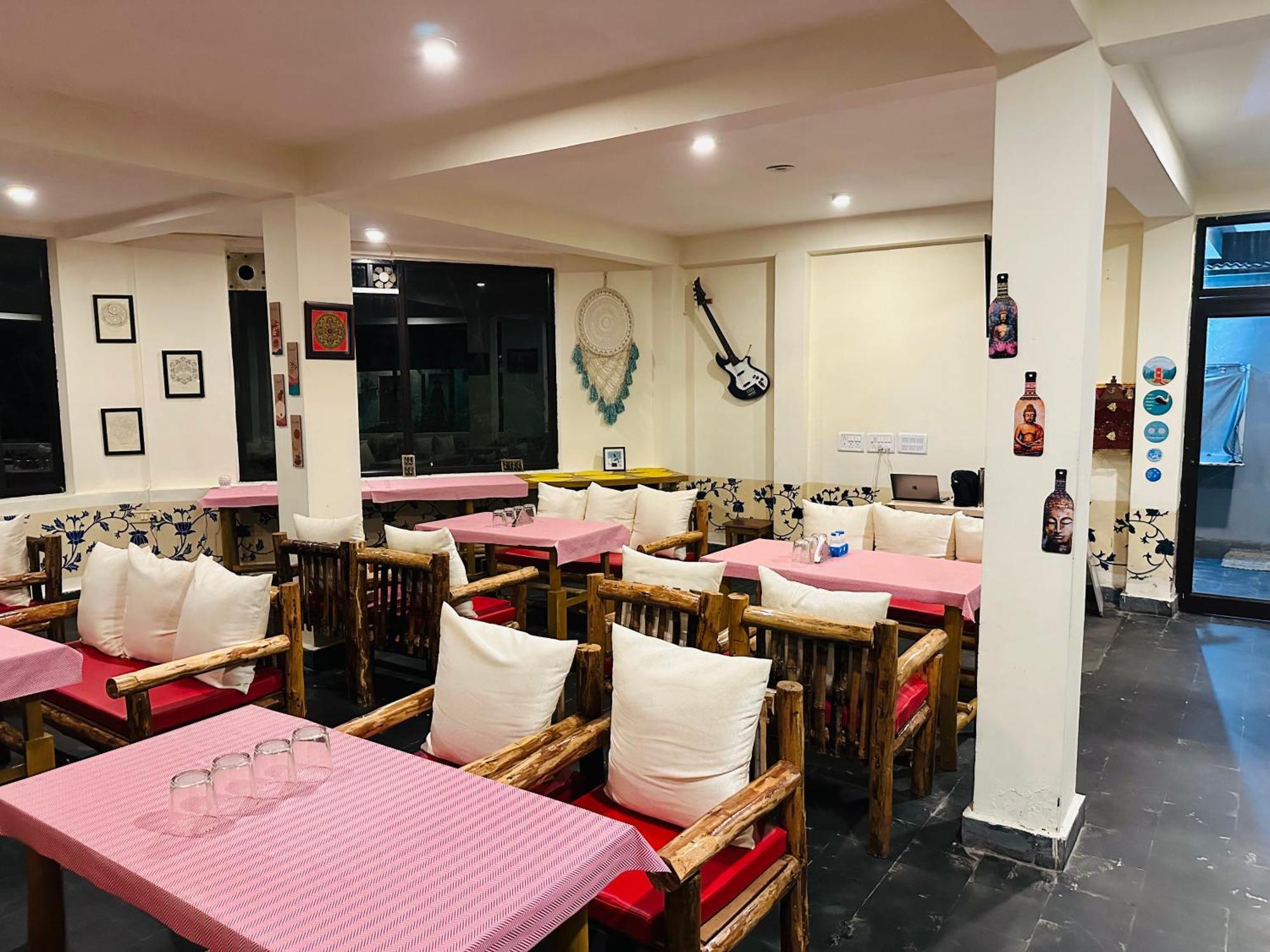 Red House Cafe And Inn Manali  Exterior photo